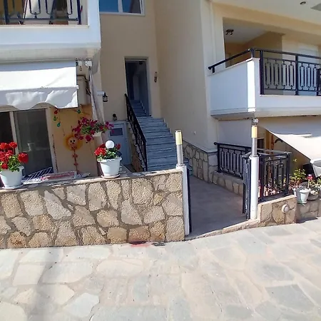 Teos Apartment *